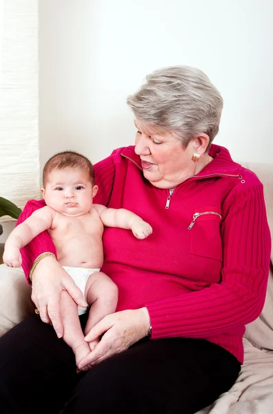 Nenek dengan bayi — Stok Foto