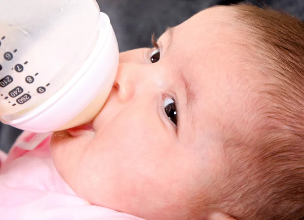 아기 젖 병 — 스톡 사진