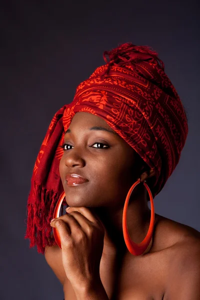 ヘッドラップでアフリカの女性 — ストック写真