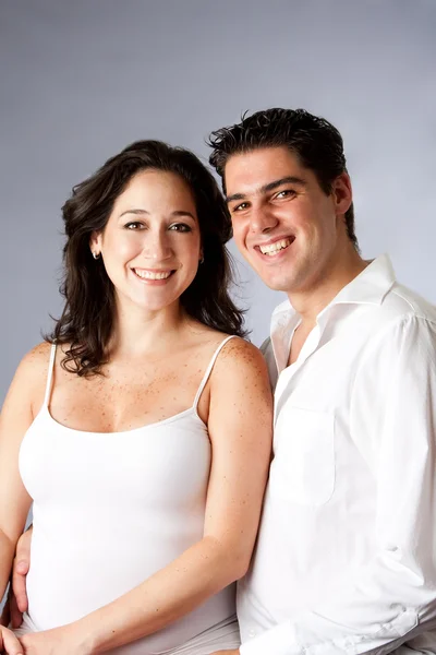 Vackra lyckliga paret — Stockfoto