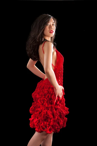 Asiatisk kvinna i röd Virkad klänning — Stockfoto
