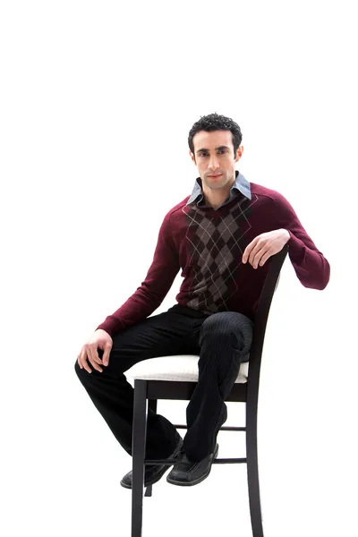 Красивый бизнесмен, сидящий на стуле — стоковое фото