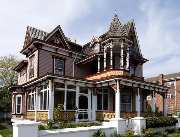 Barevné viktoriánský styl domu — Stock fotografie