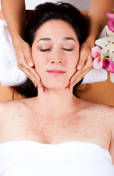 Luksusowy masaż twarzy — Zdjęcie stockowe