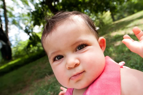 Αστείο μωρό πρόσωπο με μεγάλα μάγουλα — Φωτογραφία Αρχείου
