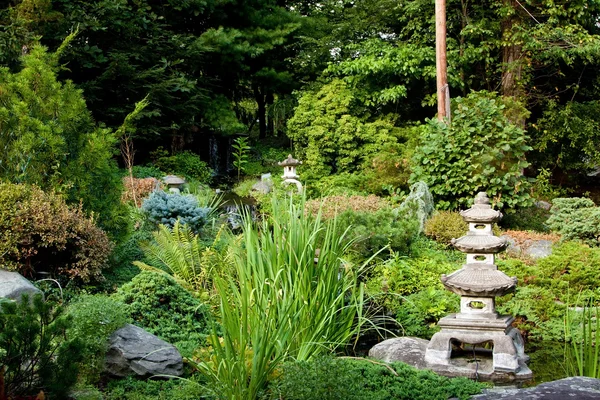 Friedlicher japanischer Garten — Stockfoto