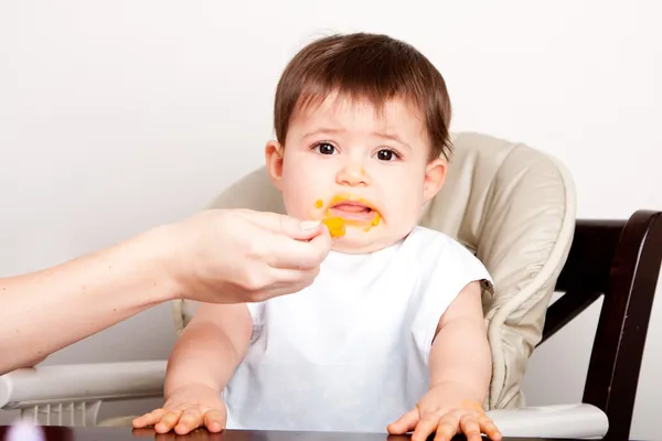 Baby dislikes food — Stock Photo, Image
