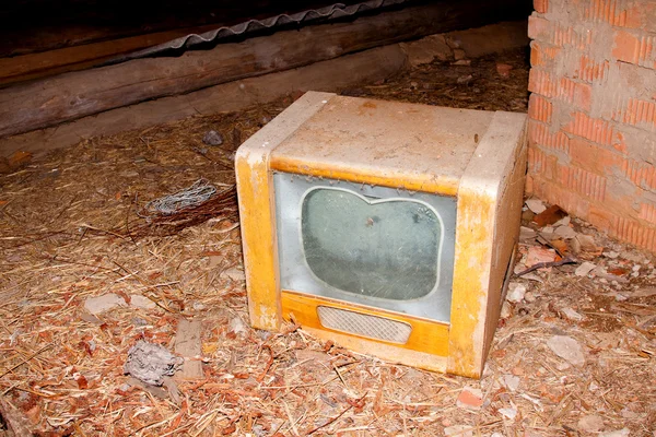 Old retro tv thrown in basement — Stock Photo, Image