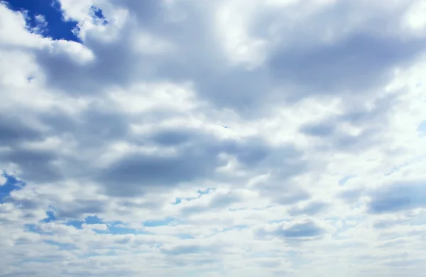 Mavi gökyüzü ve — Stok fotoğraf