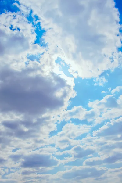 Mavi gökyüzü ve — Stok fotoğraf