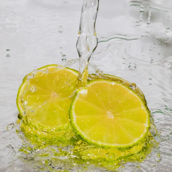 Lime in water — Stock Photo, Image