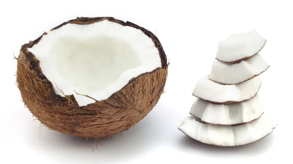 Сломанный кокосовый орех — стоковое фото