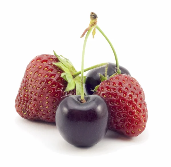Körsbär och jordgubbar — Stockfoto