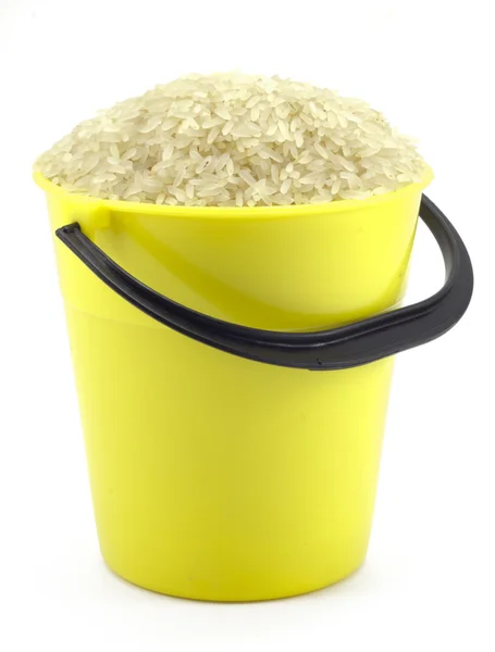 Жёлтое ведро риса — стоковое фото