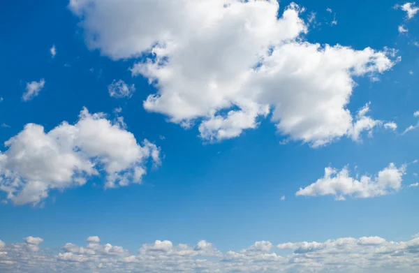 Mavi Gökyüzü ve Bulutlar — Stok fotoğraf