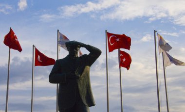 Türk bayrağı - anıt