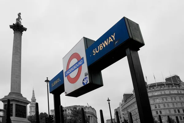 Sinal do metro de Londres — Fotografia de Stock