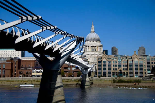 Most Milenijny: Londyn — Zdjęcie stockowe