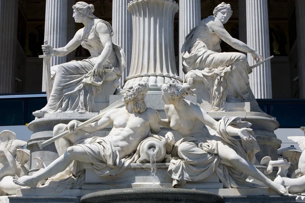 在维也纳奥地利的巴洛克式喷泉雕像 — 图库照片