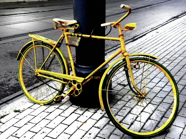 Κίτρινο ποδήλατο Εικόνα Αρχείου