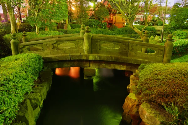Japonská zahrada v noci — Stock fotografie