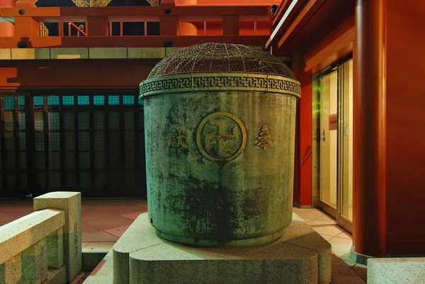 仏教の灰の壷 — ストック写真