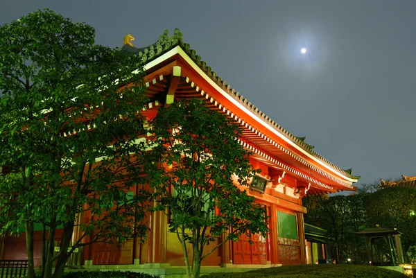 寺和月亮 — 图库照片