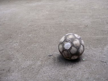 eski futbol topu