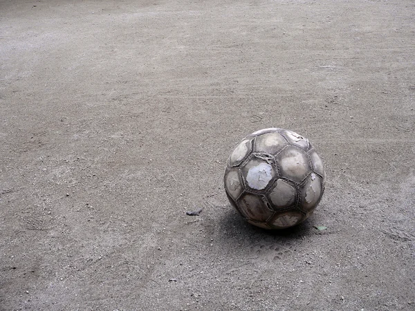 Starý fotbalový míč — Stock fotografie