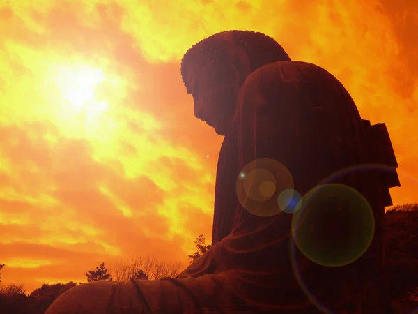Güneş altında dev Buda Anıtı — Stok fotoğraf