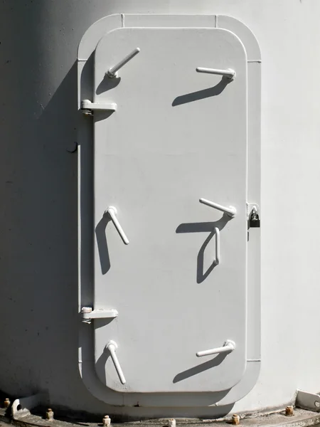 Vit metallisk dörr — Stockfoto