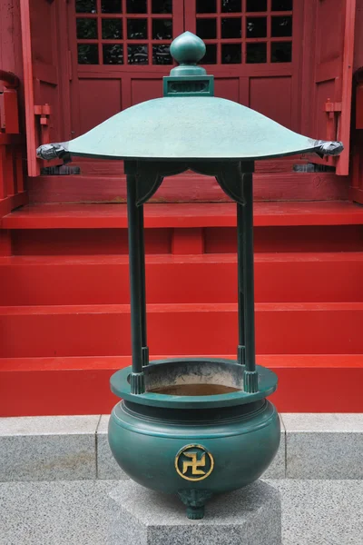 伝統的な灰 urn — ストック写真