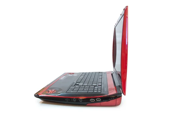 Piros laptop oldalnézetből. — Stock Fotó