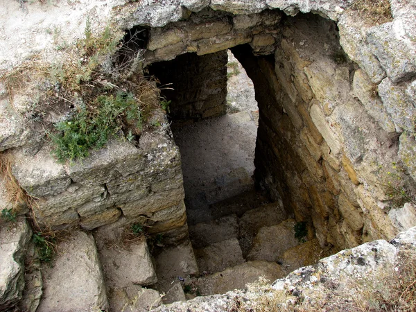 Eski kale kalıntıları merdiven