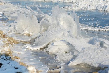 Vistula Nehri üzerinde buz