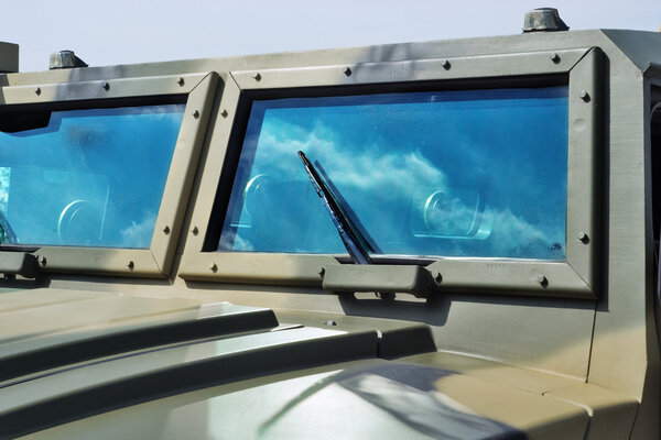 Крупный план джип стекло
