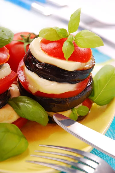 Grilled aubergine with tomato — Stock Photo, Image