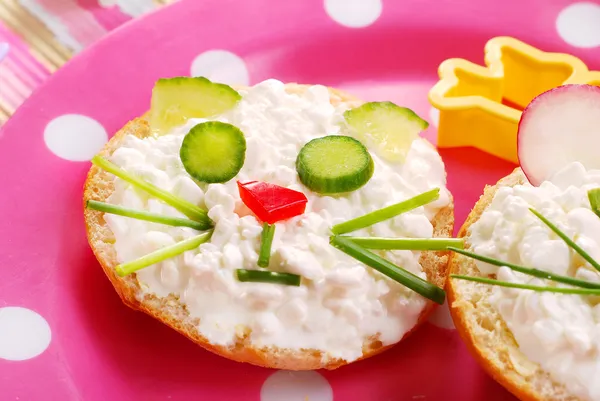 Śniadanie z serem dla dziecka — Zdjęcie stockowe