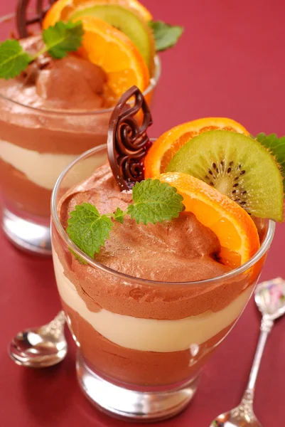 Çikolata ve vanilya tatlı — Stok fotoğraf
