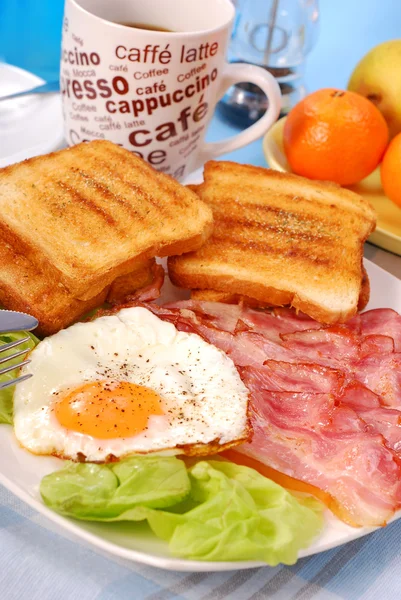 Speck und Eier zum Frühstück — Stockfoto