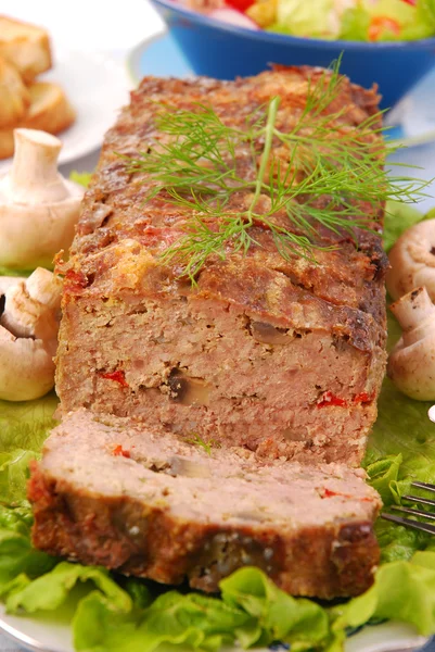 Köttfärslimpa med svamp och paprika — Stockfoto