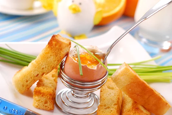 Breakfast with soft-boiled egg — Stock Photo, Image