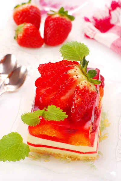 Strawberry cake with jelly — Stock Photo, Image