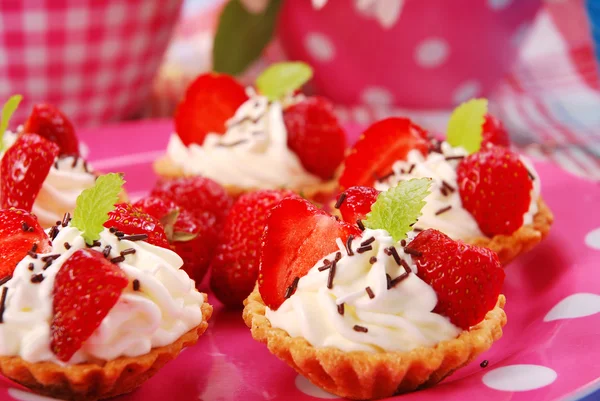Strawberry mini tartlets — Stock Photo, Image
