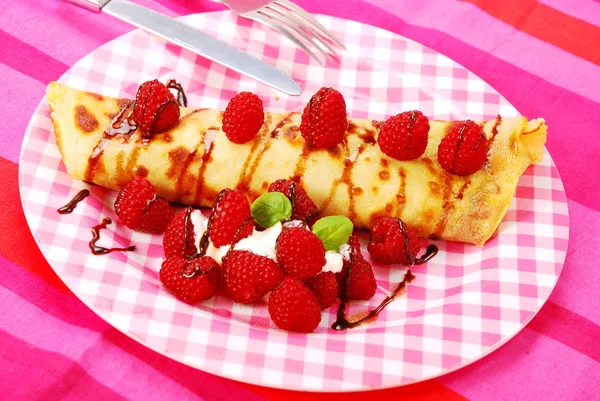 Pancake with raspberry — Stock Photo, Image