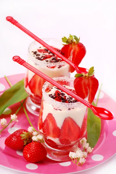 딸기와 바닐라 디저트 — 스톡 사진
