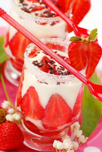 草莓和香草的甜点 — 图库照片