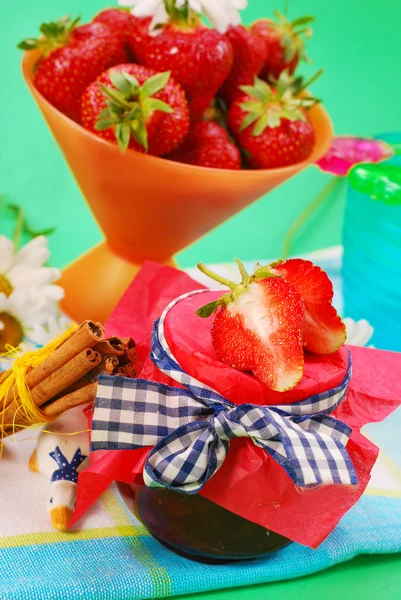 Domácí jahodové cukrárnu — Stock fotografie