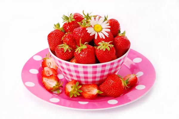 Φρέσκες φράουλες σε μπολ — Φωτογραφία Αρχείου