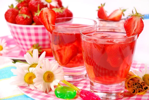 Čerstvý jahodový nápoj — Stock fotografie
